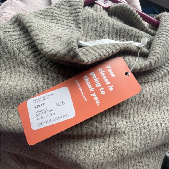 Women’s medium Lush Balloon Slv high Neck knit top - Picture 3 of 3